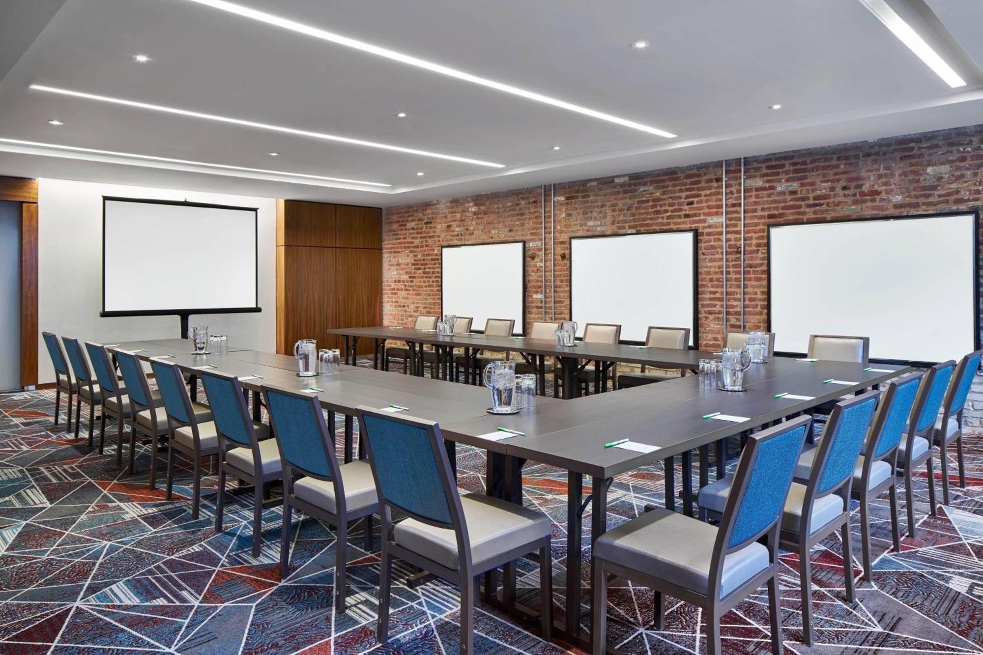 By Marriott Downtown/convention Center Hotel 3*